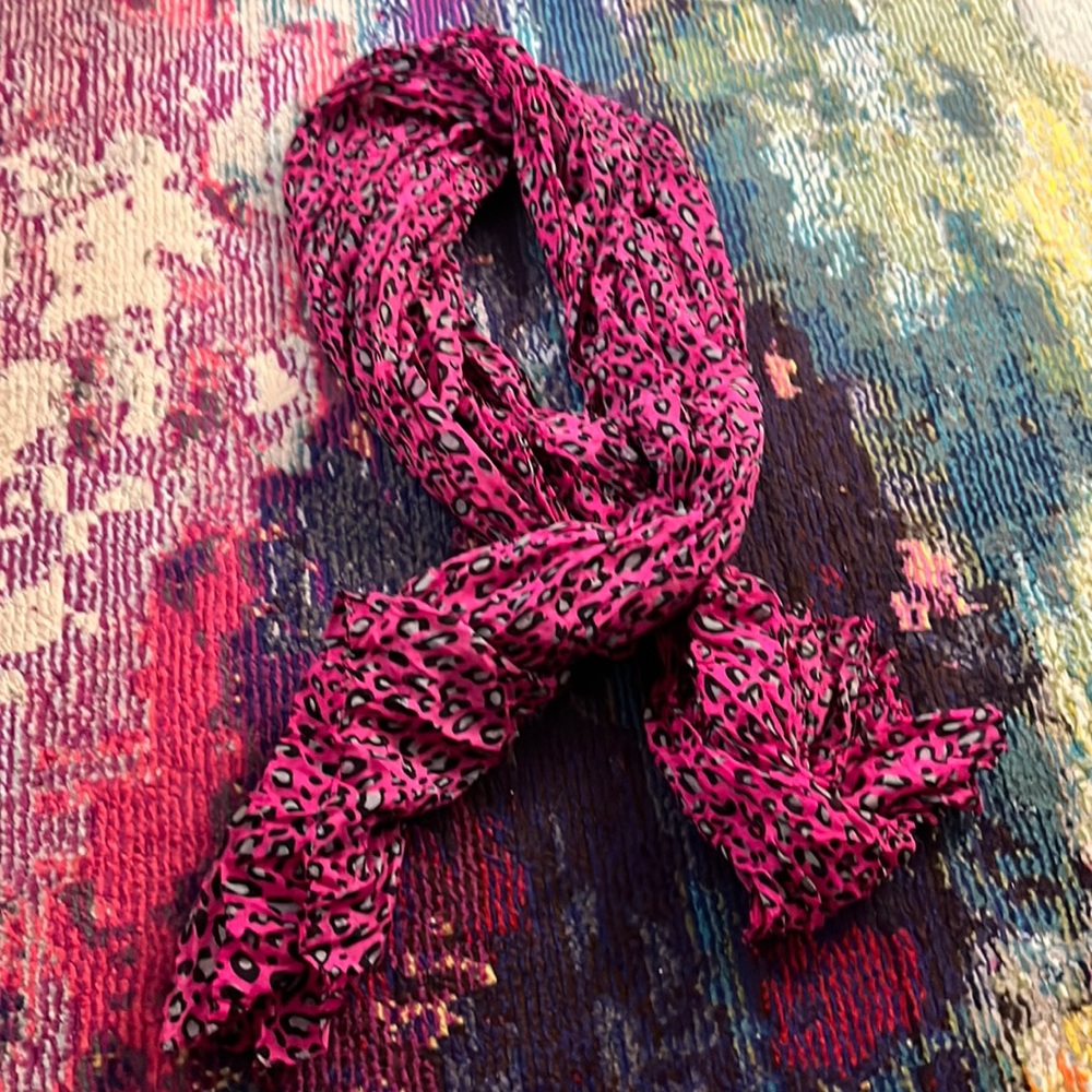 Lightweight cheetah print scarf